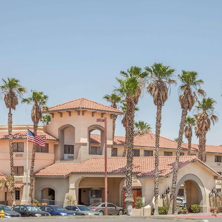 Ramada By Wyndham Barstow Hotel Exterior foto