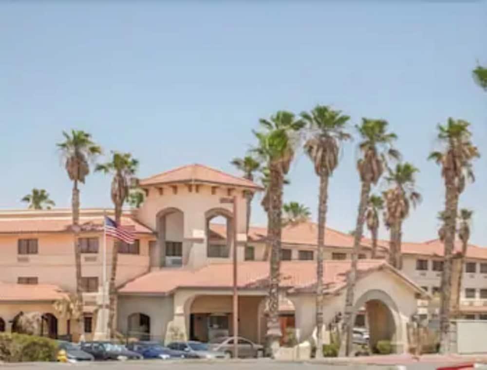 Ramada By Wyndham Barstow Hotel Exterior foto