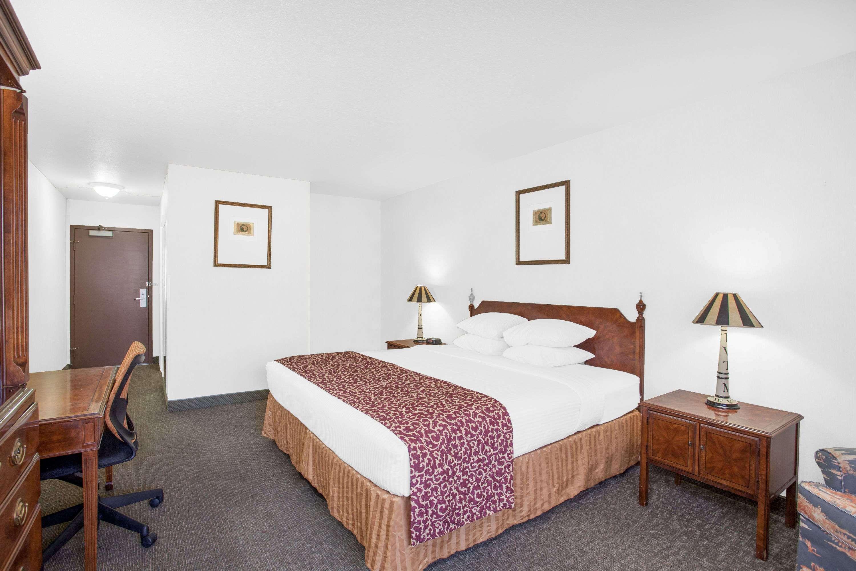 Ramada By Wyndham Barstow Hotel Exterior foto