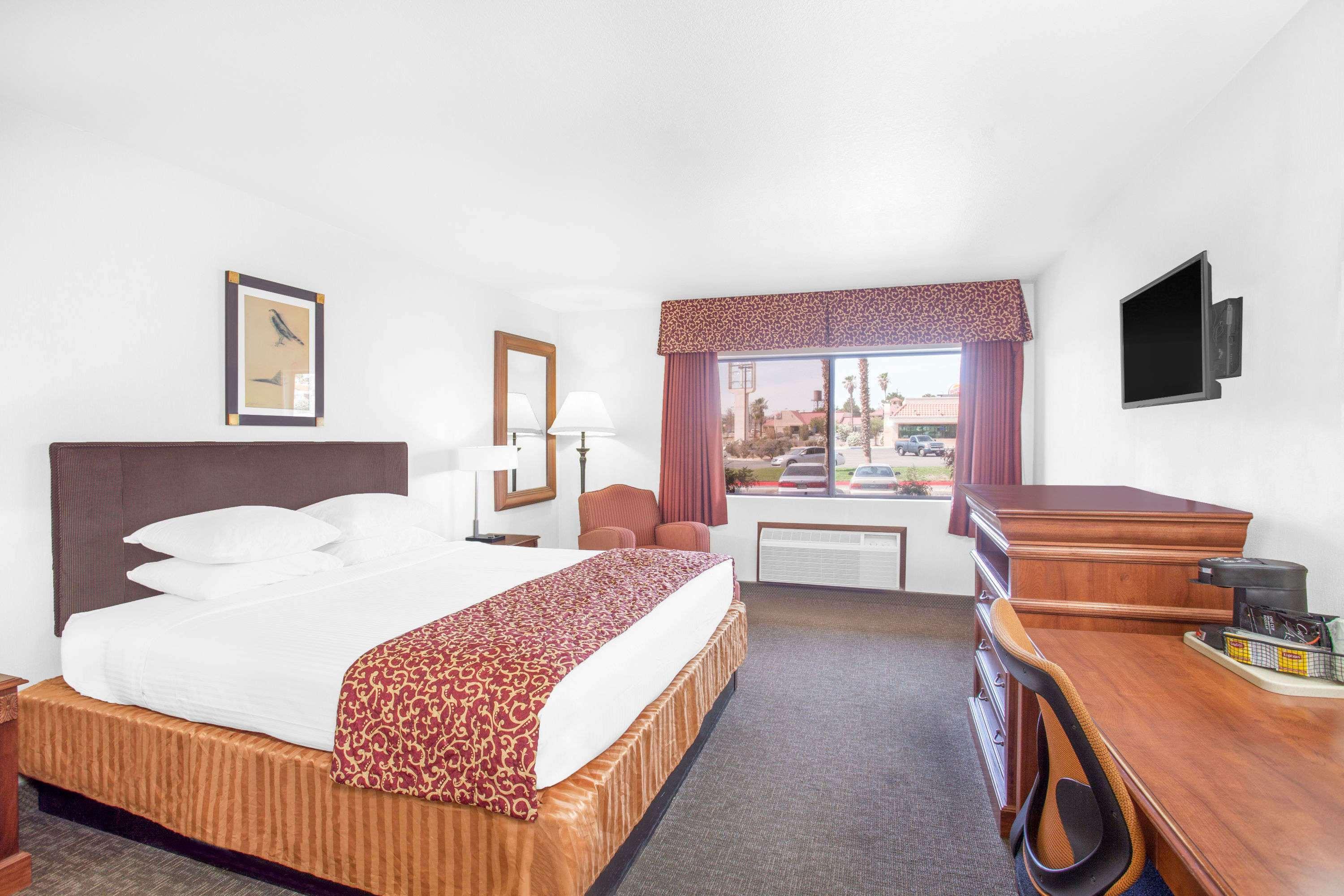 Ramada By Wyndham Barstow Hotel Exterior foto